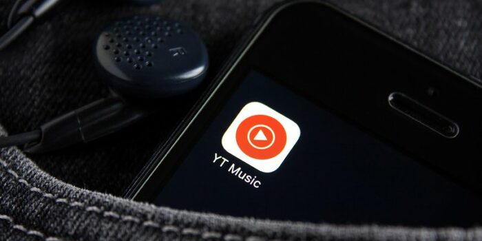 How to Listen to YouTube Podcasts Without Video Anywhere even Offline